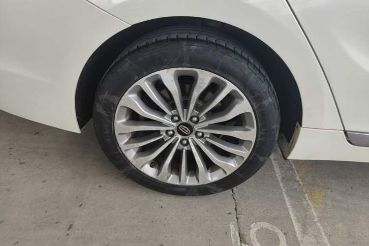 Used Geely Auto Emgrand GT 2015 1.8T Flagship Model Right Rear Wheel Hub