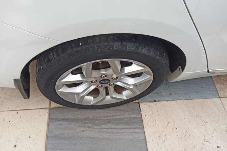 Used Geely Auto Emgrand GT 2015 1.8T Flagship Model Right Rear Wheel Hub