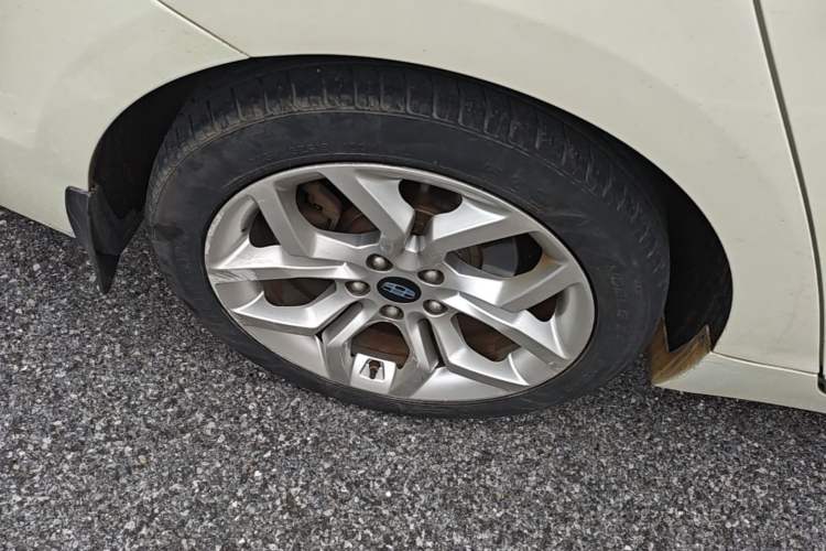Used Geely Auto Emgrand GT 2015 1.8T Flagship Model Right Rear Wheel Hub