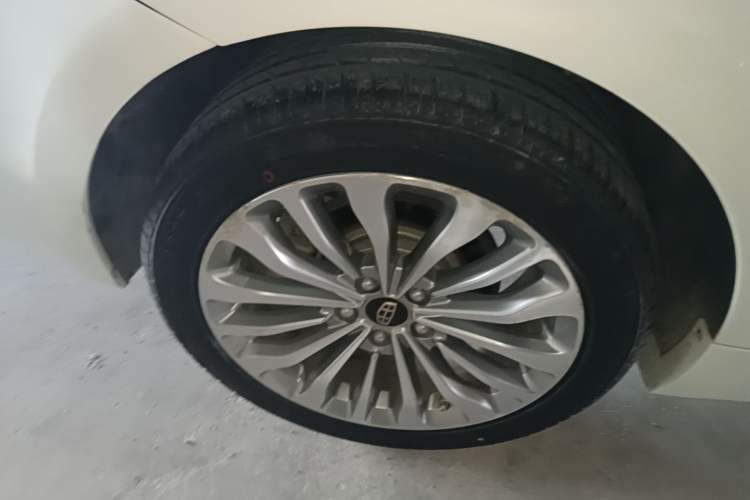 Used Geely Auto Emgrand GT 2015 1.8T Premium Model Right Rear Wheel Hub