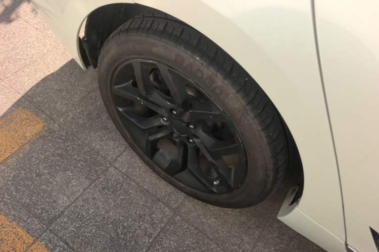 Used Geely Auto Emgrand GT 2015 1.8T Flagship Model Right Rear Wheel Hub