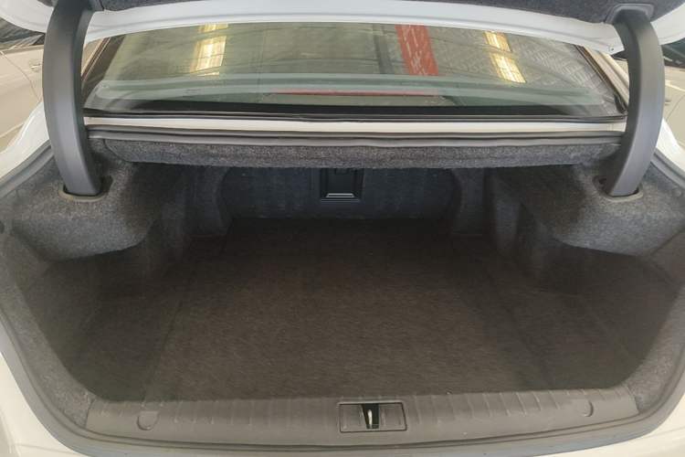 Used Geely Auto Emgrand GT 2015 1.8T Flagship Model Trunk