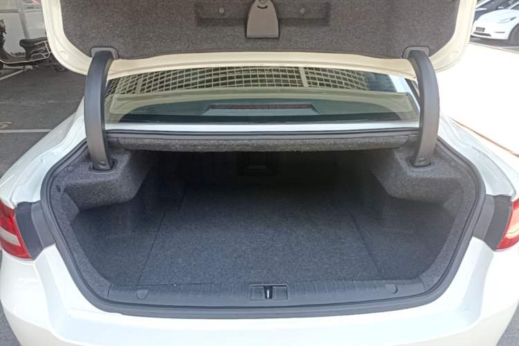 Used Geely Auto Emgrand GT 2015 1.8T Standard Model Trunk