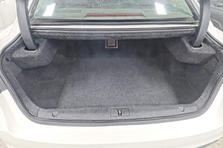 Used Geely Auto Emgrand GT 2015 1.8T Premium Model Trunk