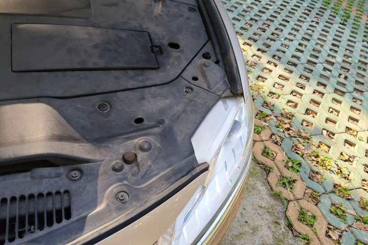 Used Geely Auto Emgrand GT 2015 1.8T Flagship Model Engine Bay Left