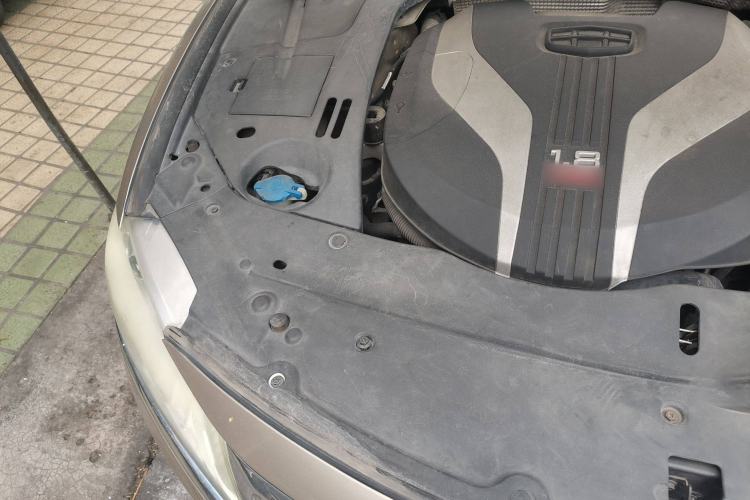 Used Geely Auto Emgrand GT 2015 1.8T Premium Model Engine Bay Right