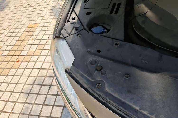 Used Geely Auto Emgrand GT 2015 1.8T Flagship Model Engine Bay Right