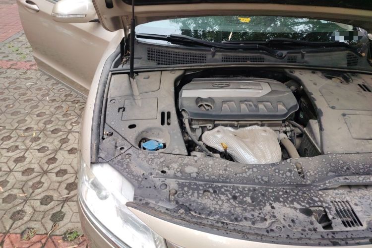 Used Geely Auto Emgrand GT 2015 2.4L Luxury Model Engine Bay Right