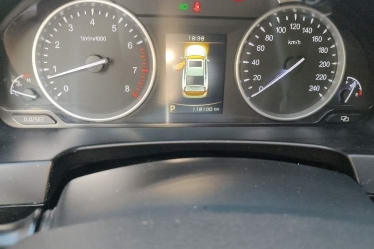 Used Geely Auto Emgrand GT 2015 1.8T Premium Model Odometer Close Up