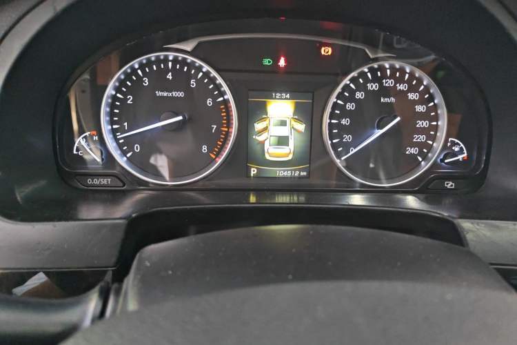 Used Geely Auto Emgrand GT 2015 1.8T Comfort Model Odometer Close Up