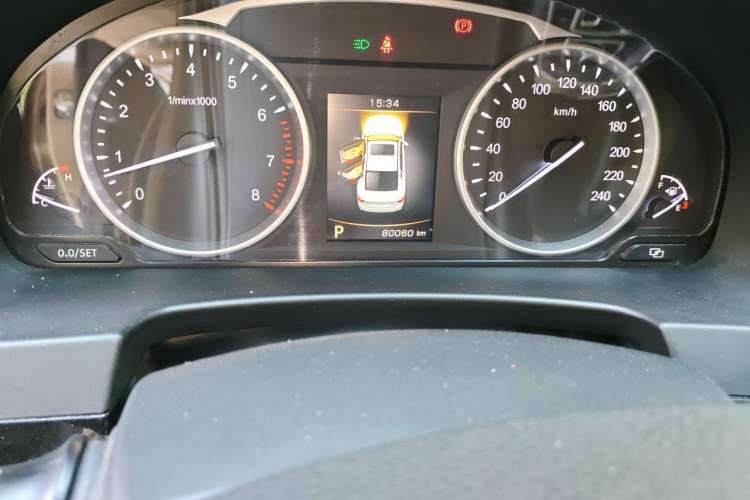 Used Geely Auto Emgrand GT 2015 1.8T Flagship Model Odometer Close Up