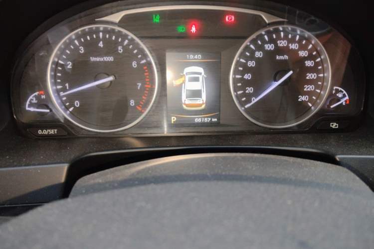 Used Geely Auto Emgrand GT 2015 1.8T Flagship Model Odometer Close Up