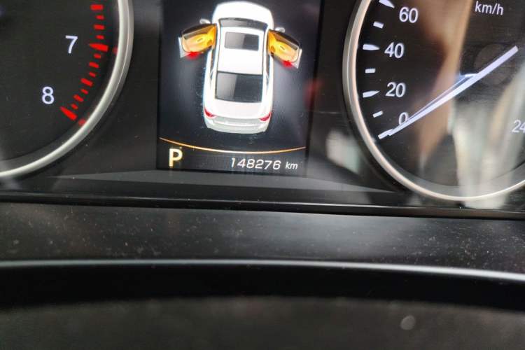 Used Geely Auto Emgrand GT 2015 2.4L Luxury Model Odometer Close Up