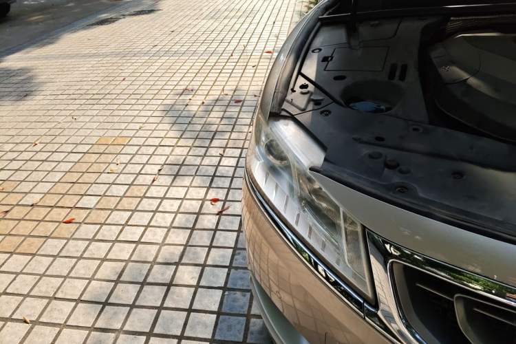 Used Geely Auto Emgrand GT 2015 1.8T Flagship Model Right Front Headlight