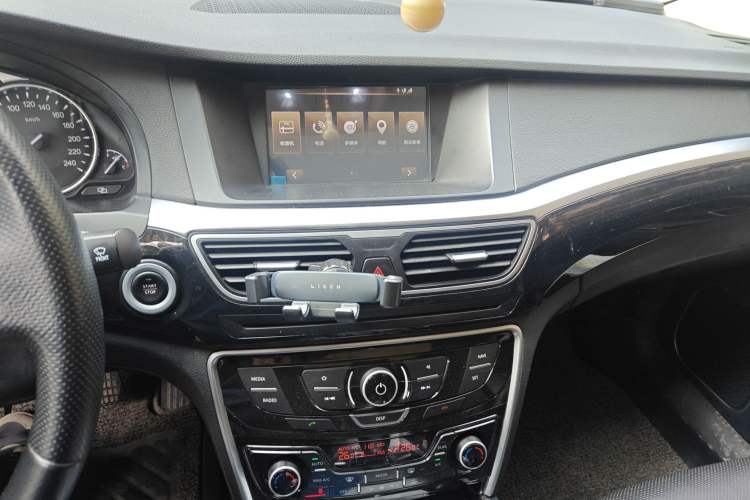 Used Geely Auto Emgrand GT 2016 1.8T Zunya Model Audio And AC Panel
