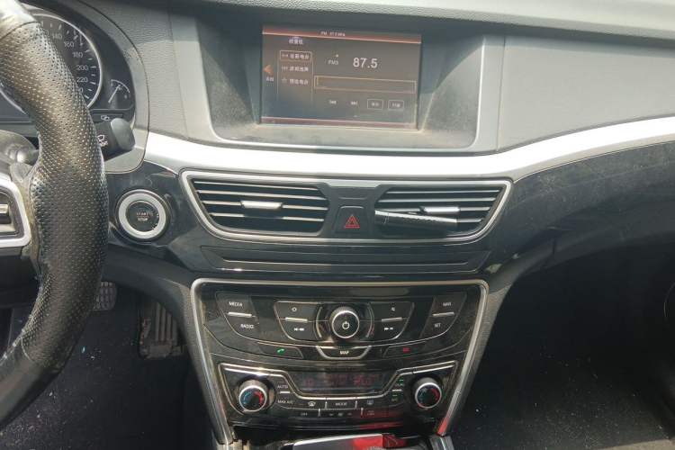 Used Geely Auto Emgrand GT 2016 2.4L Zunya Model Audio And AC Panel