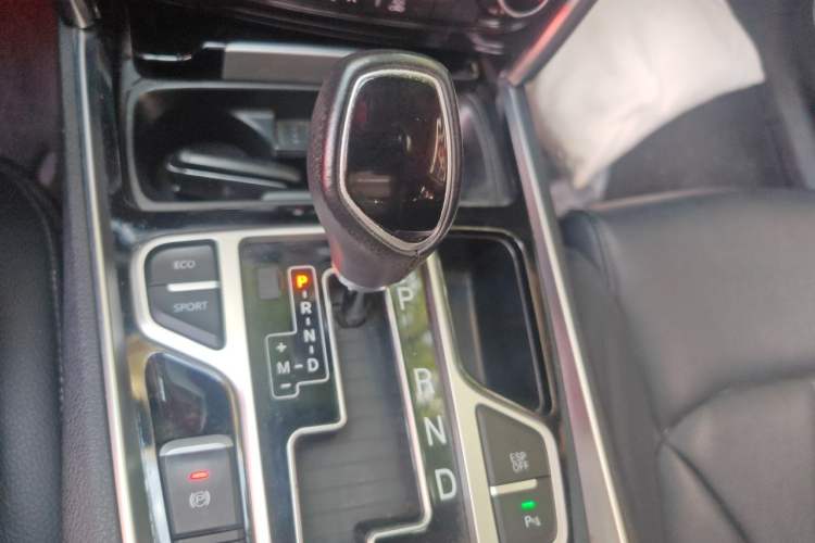 Used Geely Auto Emgrand GT 2016 1.8T Zunya Model Gear Lever