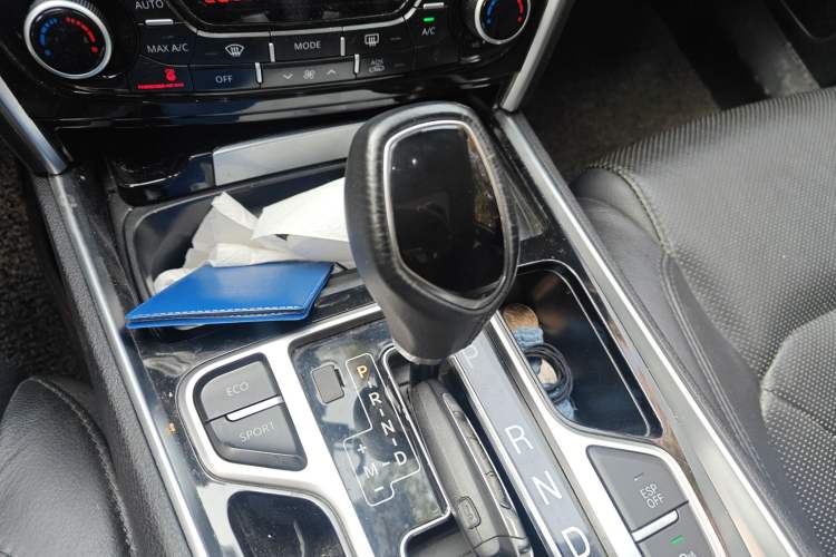 Used Geely Auto Emgrand GT 2016 1.8T Zunya Model Gear Lever