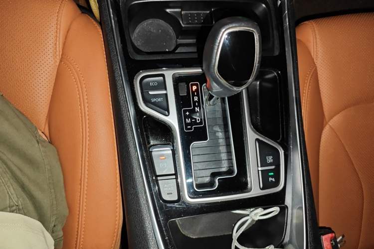 Used Geely Auto Emgrand GT 2016 1.8T Zunya Model Gear Lever