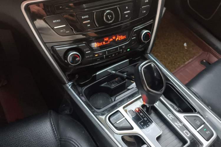 Used Geely Auto Emgrand GT 2016 2.4L Comfort Version Gear Lever