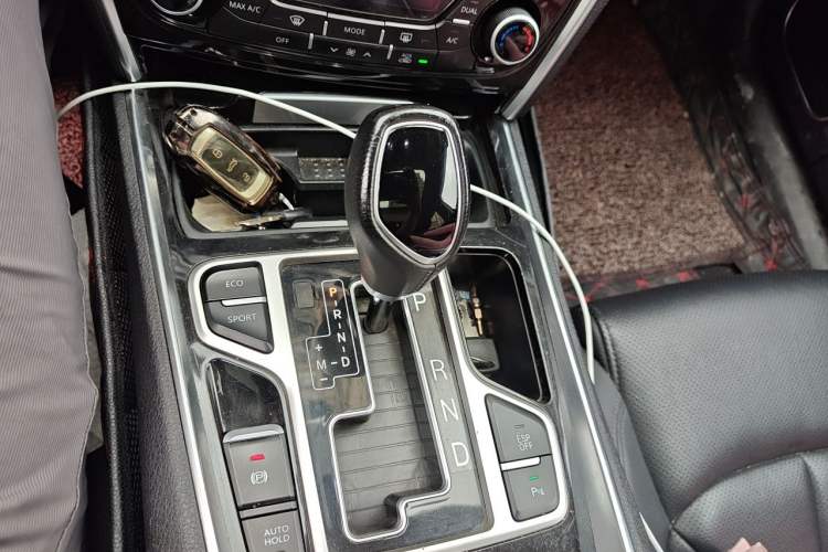 Used Geely Auto Emgrand GT 2016 1.8T Zunya Model Gear Lever