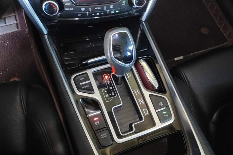 Used Geely Auto Emgrand GT 2016 2.4L Comfort Version Gear Lever