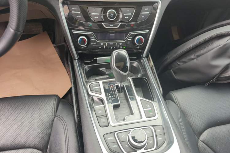 Used Geely Auto Emgrand GT 2016 1.8T Zunya Model Gear Lever