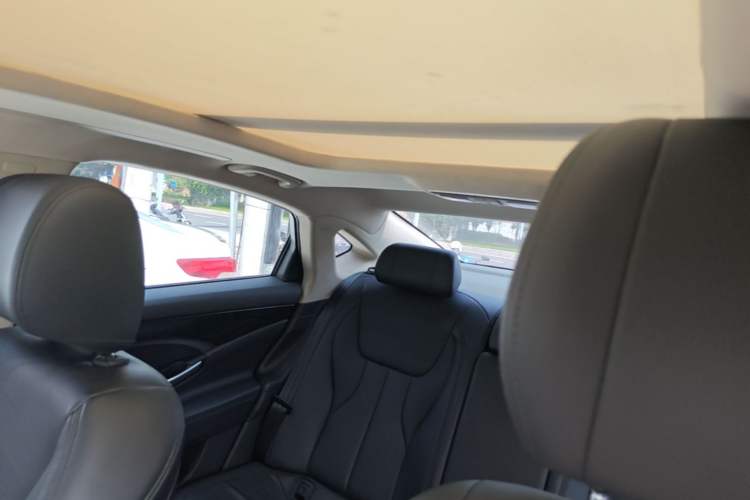 Used Geely Auto Emgrand GT 2016 1.8T Zunya Model Headliner