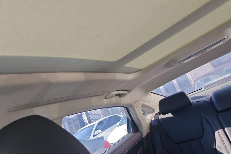 Used Geely Auto Emgrand GT 2016 1.8T Comfort Model Headliner