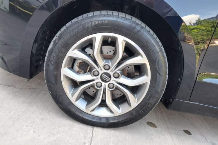 Used Geely Auto Emgrand GT 2016 1.8T Comfort Model Left Front Wheel Hub
