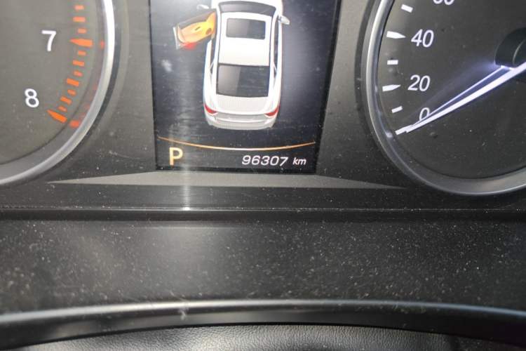 Used Geely Auto Emgrand GT 2016 2.4L Zunya Model Odometer Close Up