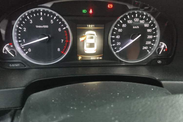 Used Geely Auto Emgrand GT 2016 1.8T Zunya Model Odometer Close Up