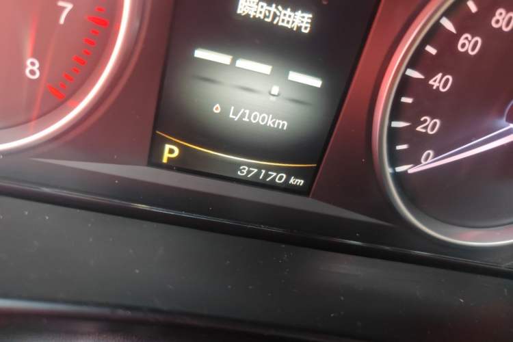 Used Geely Auto Emgrand GT 2016 1.8T Zunya Model Odometer Close Up