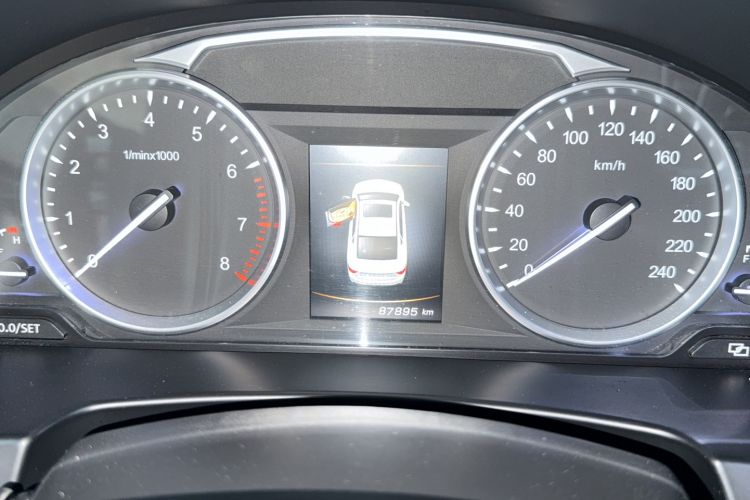 Used Geely Auto Emgrand GT 2016 1.8T Zunya Model Odometer Close Up