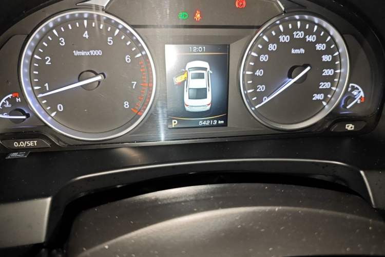 Used Geely Auto Emgrand GT 2016 1.8T Zunya Model Odometer Close Up