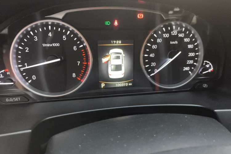 Used Geely Auto Emgrand GT 2016 2.4L Comfort Version Odometer Close Up