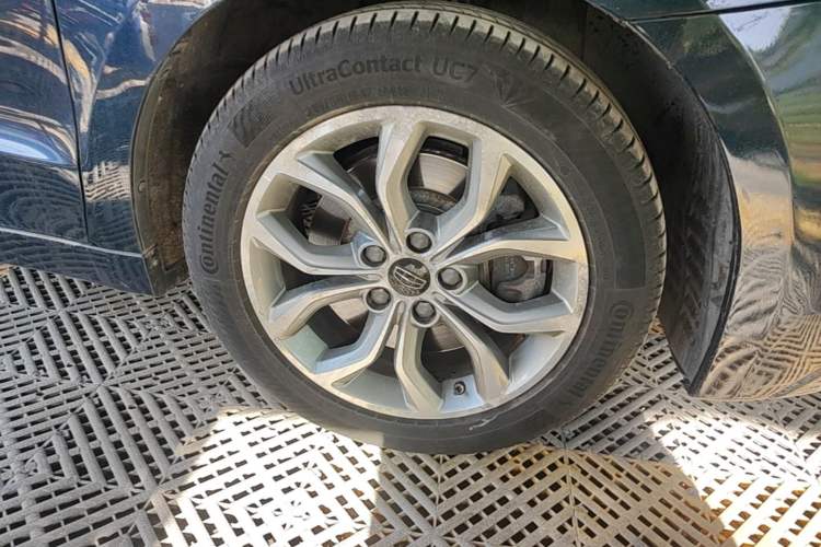 Used Geely Auto Emgrand GT 2016 2.4L Comfort Version Right Front Wheel Hub