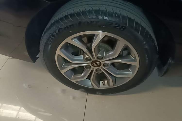 Used Geely Auto Emgrand GT 2016 1.8T Comfort Model Right Rear Wheel Hub