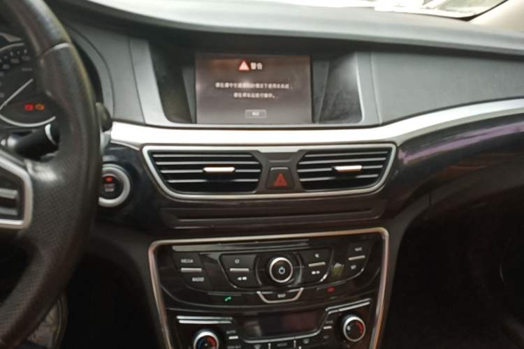 Used Geely Auto Emgrand GT 2016 2.4L Zunya Model Center Console