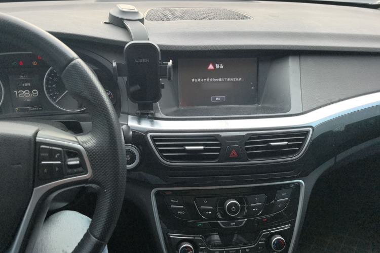 Used Geely Auto Emgrand GT 2016 1.8T Comfort Model Center Console