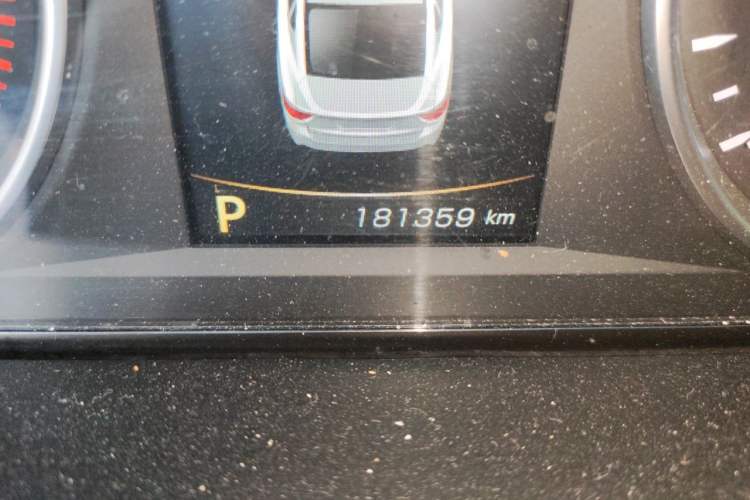 Used Geely Auto Emgrand GT 2016 1.8T Comfort Model Odometer Close Up