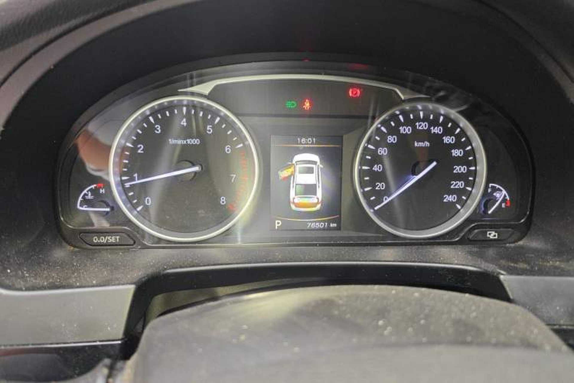 Used Geely Auto Emgrand GT 2016 2.4L Comfort Version Odometer Close Up