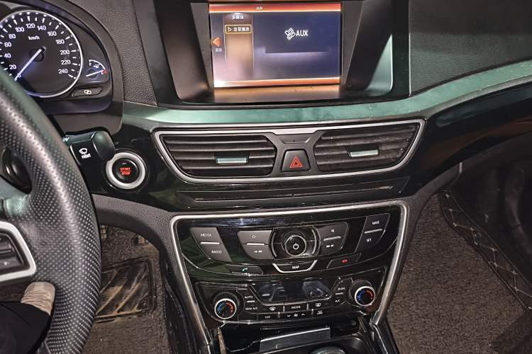 Used Geely Auto Emgrand GT 2016 1.8T Zunya Model Audio And AC Panel