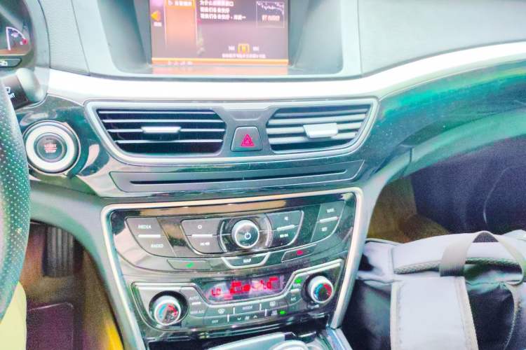 Used Geely Auto Emgrand GT 2016 2.4L Zunya Model Audio And AC Panel