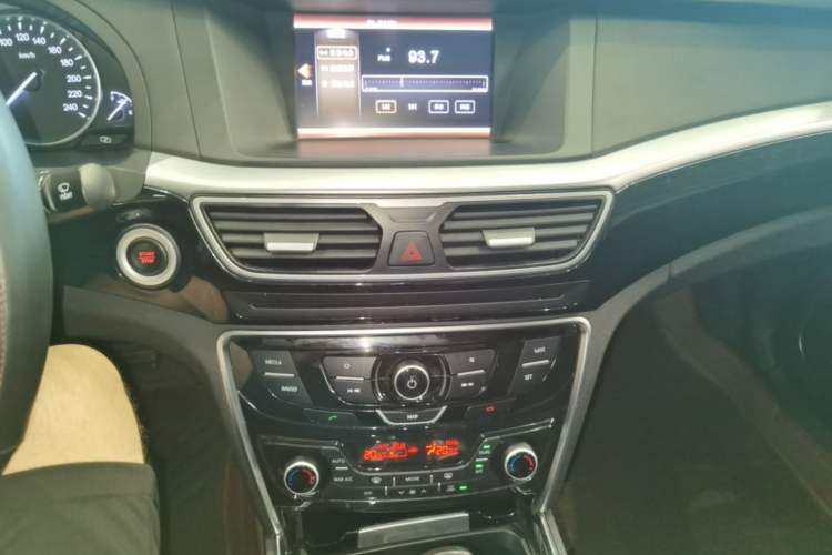 Used Geely Auto Emgrand GT 2016 2.4L Zunya Model Audio And AC Panel