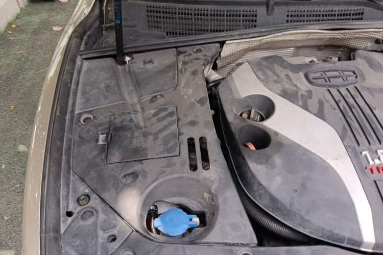 Used Geely Auto Emgrand GT 2016 1.8T Comfort Model Engine Bay Right