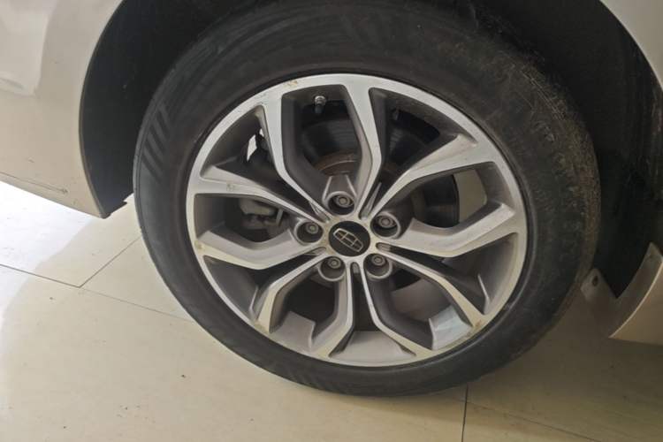 Used Geely Auto Emgrand GT 2016 2.4L Zunya Model Exterior 5