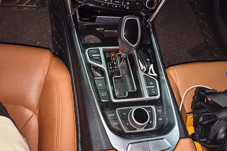 Used Geely Auto Emgrand GT 2016 1.8T Zunya Model Gear Lever