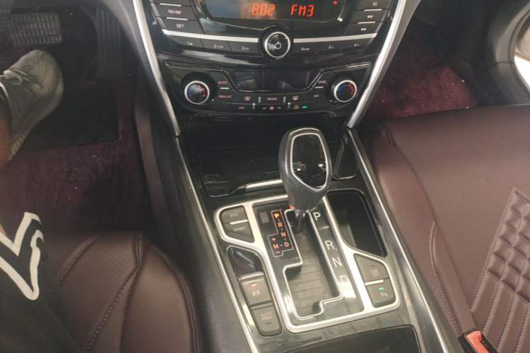 Used Geely Auto Emgrand GT 2016 2.4L Comfort Version Gear Lever