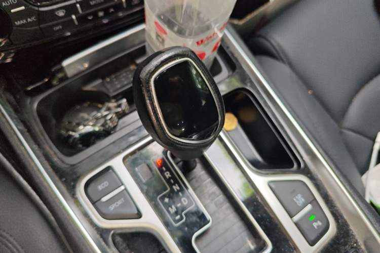 Used Geely Auto Emgrand GT 2016 1.8T Zunya Model Gear Lever